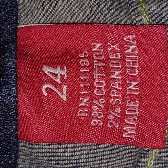 Request Juniors Capris NWT - Picture 8 of 11